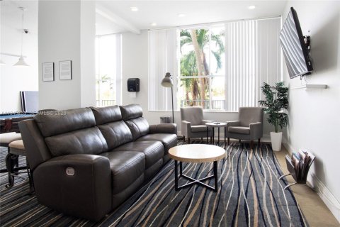 Condo in North Miami, Florida, 2 bedrooms  № 2002511 - photo 22