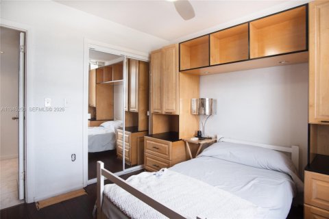 Condo in North Miami, Florida, 2 bedrooms  № 2002511 - photo 9