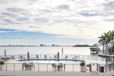 Condo in North Miami, Florida, 2 bedrooms  № 2002511 - photo 19