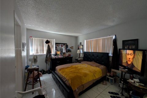 Condo in Miami, Florida, 1 bedroom  № 1761759 - photo 9