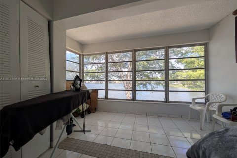 Condo in Miami, Florida, 1 bedroom  № 1761759 - photo 7