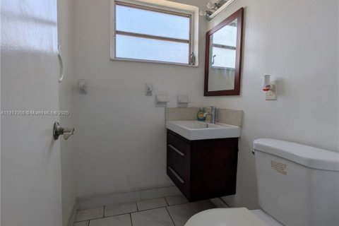 Condo in Miami, Florida, 1 bedroom  № 1761759 - photo 13