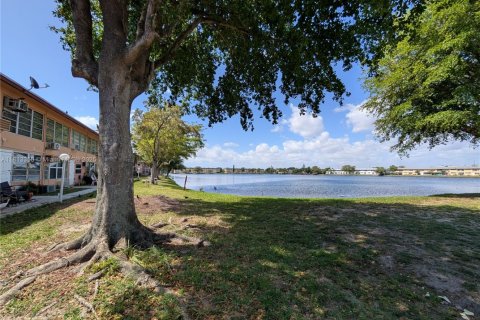 Condo in Miami, Florida, 1 bedroom  № 1761759 - photo 2