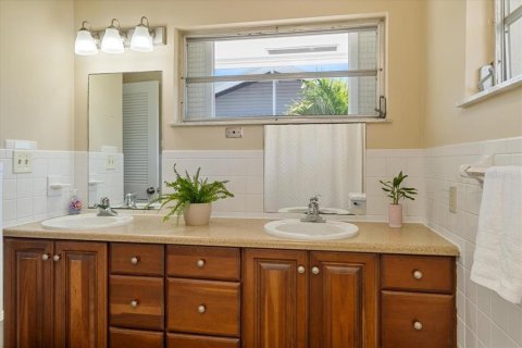 House in Big Pine Key, Florida 3 bedrooms, 124.86 sq.m. № 1590101 - photo 16