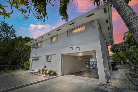 House in Big Pine Key, Florida 3 bedrooms, 124.86 sq.m. № 1590101 - photo 1