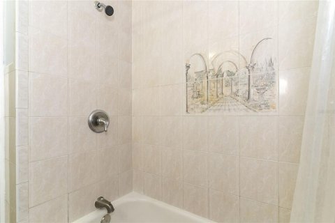 Villa ou maison à vendre à Tampa, Floride: 3 chambres, 153.75 m2 № 2099448 - photo 21