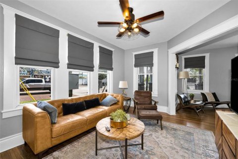House in Tarpon Springs, Florida 5 bedrooms, 207.73 sq.m. № 2201294 - photo 28