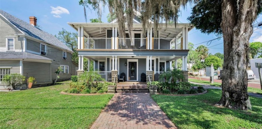 House in Tarpon Springs, Florida 5 bedrooms, 207.73 sq.m. № 2201294