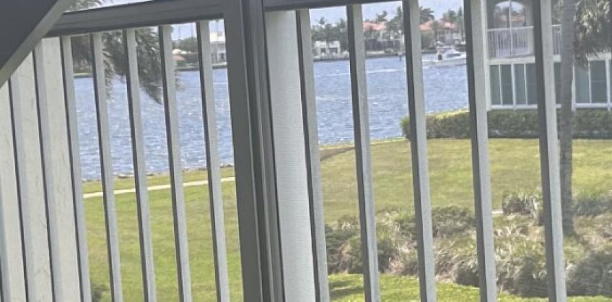 Condo in Hypoluxo, Florida, 2 bedrooms  № 1117950