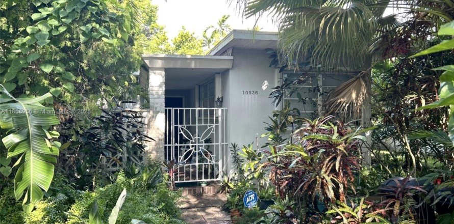 House in Miami Shores, Florida 3 bedrooms, 223.34 sq.m. № 1888054