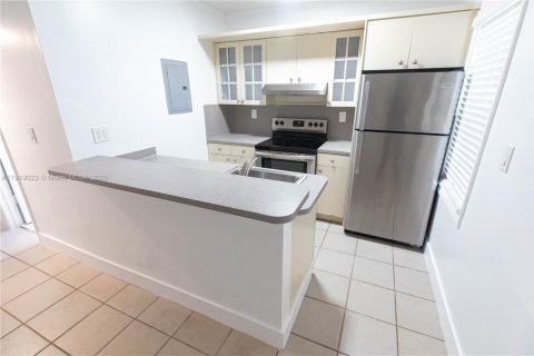 Casa en alquiler en Miami, Florida, 2 dormitorios, 244.52 m2 № 2017219 - foto 3