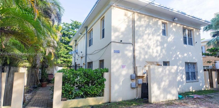 Casa en Miami, Florida 2 dormitorios, 244.52 m2 № 2017219