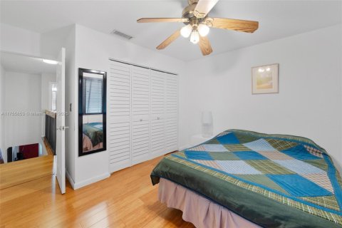 House in Davie, Florida 4 bedrooms, 198.81 sq.m. № 1732004 - photo 17