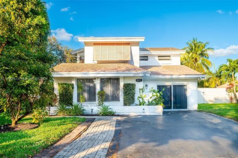 House in Davie, Florida 4 bedrooms, 198.81 sq.m. № 1732004 - photo 2