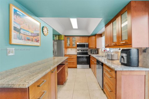 House in Davie, Florida 4 bedrooms, 198.81 sq.m. № 1732004 - photo 10