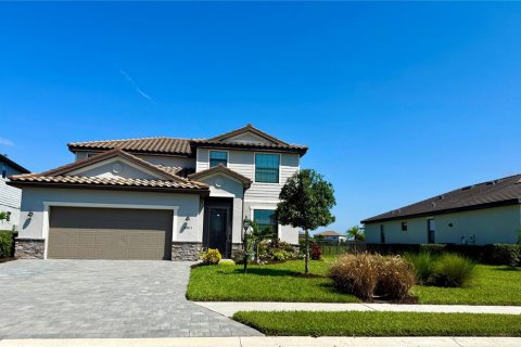 House in LORRAINE LAKES in Bradenton, Florida 4 bedrooms, 236.53 sq.m. № 1849982 - photo 4