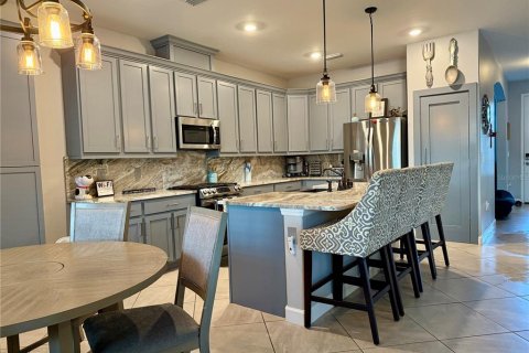House in LORRAINE LAKES in Bradenton, Florida 4 bedrooms, 236.53 sq.m. № 1849982 - photo 12