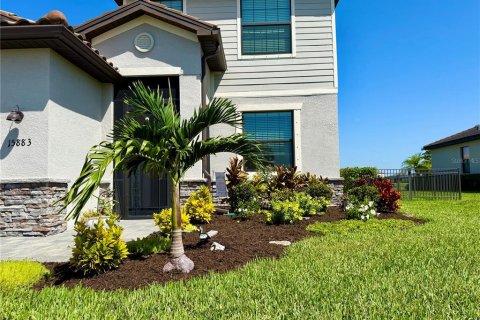 House in LORRAINE LAKES in Bradenton, Florida 4 bedrooms, 236.53 sq.m. № 1849982 - photo 2
