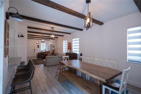 Villa ou maison à vendre à Miami, Floride: 4 chambres, 168.34 m2 № 2025031 - photo 2