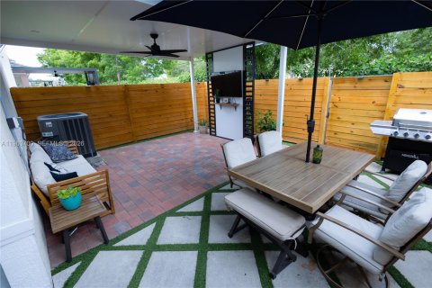 Villa ou maison à vendre à Miami, Floride: 4 chambres, 168.34 m2 № 2025031 - photo 5