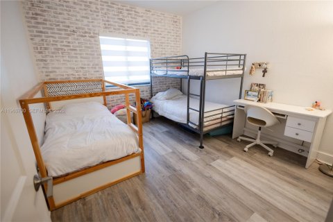 Villa ou maison à vendre à Miami, Floride: 4 chambres, 168.34 m2 № 2025031 - photo 11