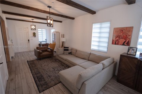 Villa ou maison à vendre à Miami, Floride: 4 chambres, 168.34 m2 № 2025031 - photo 3