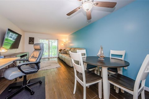 Condo in Clearwater, Florida, 2 bedrooms  № 1441033 - photo 21