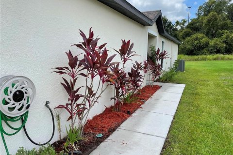 House in Lakeland, Florida 3 bedrooms, 140.84 sq.m. № 2215332 - photo 2