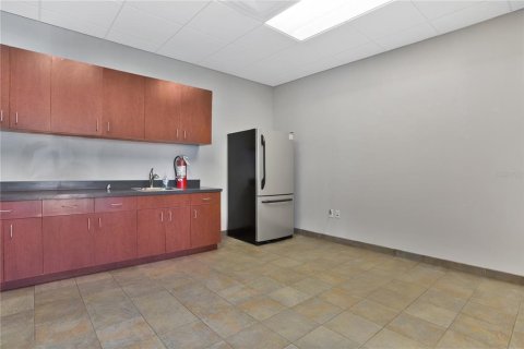 Propiedad comercial en alquiler en Orlando, Florida, 428.74 m2 № 1736377 - foto 26