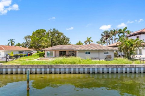 House in Saint Petersburg, Florida 4 bedrooms, 202.53 sq.m. № 1853757 - photo 6