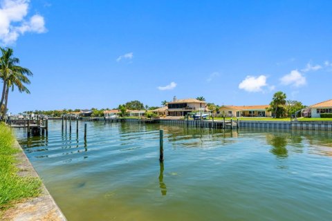 House in Saint Petersburg, Florida 4 bedrooms, 202.53 sq.m. № 1853757 - photo 5