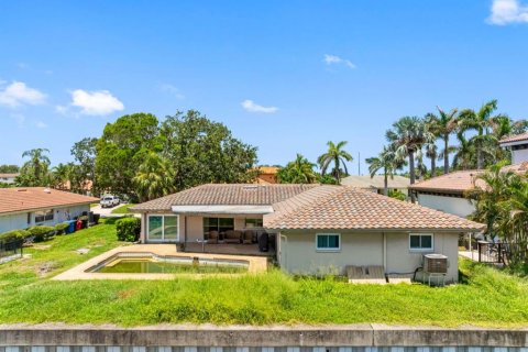 House in Saint Petersburg, Florida 4 bedrooms, 202.53 sq.m. № 1853757 - photo 3