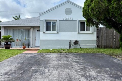 House in Cutler Bay, Florida 3 bedrooms, 110.09 sq.m. № 1804406 - photo 2