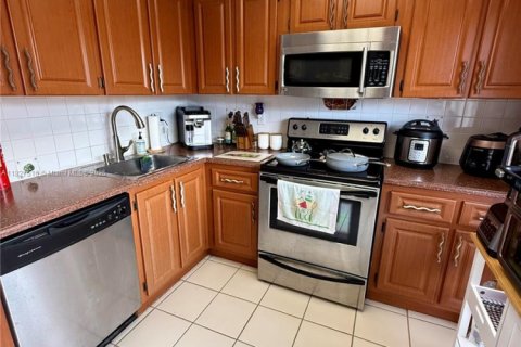 House in Cutler Bay, Florida 3 bedrooms, 110.09 sq.m. № 1804406 - photo 15