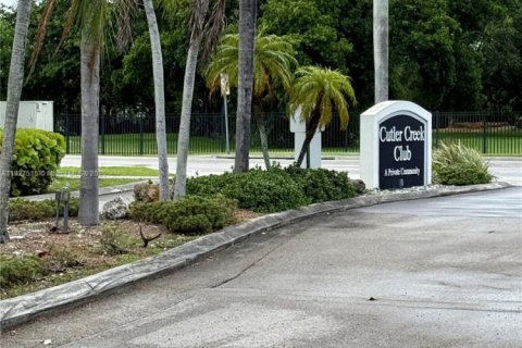 House in Cutler Bay, Florida 3 bedrooms, 110.09 sq.m. № 1804406 - photo 4
