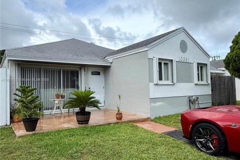 House in Cutler Bay, Florida 3 bedrooms, 110.09 sq.m. № 1804406 - photo 3