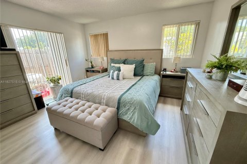 House in Cutler Bay, Florida 3 bedrooms, 110.09 sq.m. № 1804406 - photo 6