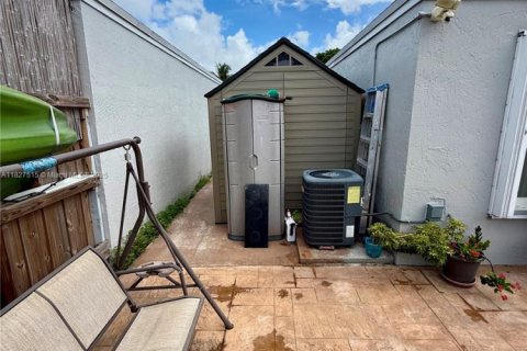 House in Cutler Bay, Florida 3 bedrooms, 110.09 sq.m. № 1804406 - photo 25