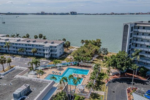 Condominio en venta en Gulfport, Florida, 2 dormitorios, 104.05 m2 № 2116570 - foto 25