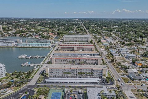 Condominio en venta en Gulfport, Florida, 2 dormitorios, 104.05 m2 № 2116570 - foto 16