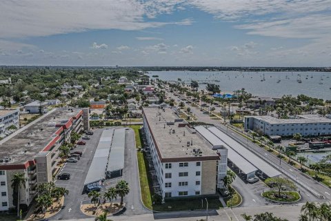 Condominio en venta en Gulfport, Florida, 2 dormitorios, 104.05 m2 № 2116570 - foto 14