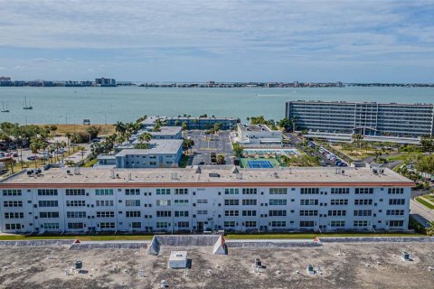 Condominio en venta en Gulfport, Florida, 2 dormitorios, 104.05 m2 № 2116570 - foto 12