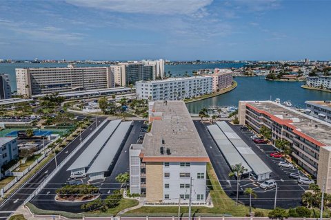 Condominio en venta en Gulfport, Florida, 2 dormitorios, 104.05 m2 № 2116570 - foto 9
