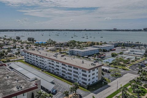 Condominio en venta en Gulfport, Florida, 2 dormitorios, 104.05 m2 № 2116570 - foto 13