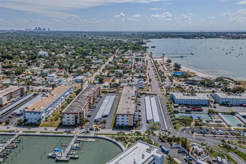 Condominio en venta en Gulfport, Florida, 2 dormitorios, 104.05 m2 № 2116570 - foto 24
