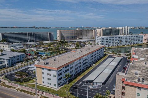 Condominio en venta en Gulfport, Florida, 2 dormitorios, 104.05 m2 № 2116570 - foto 10