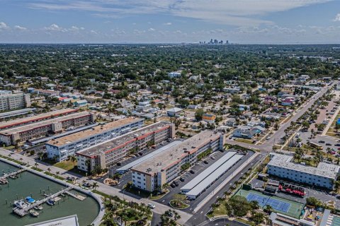 Condominio en venta en Gulfport, Florida, 2 dormitorios, 104.05 m2 № 2116570 - foto 22