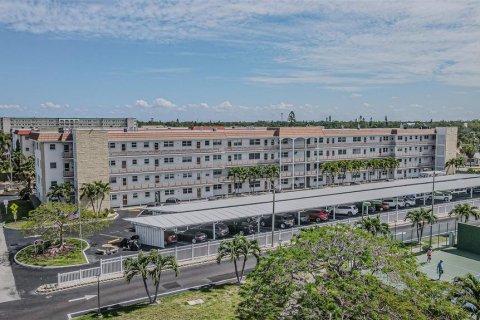 Condominio en venta en Gulfport, Florida, 2 dormitorios, 104.05 m2 № 2116570 - foto 5