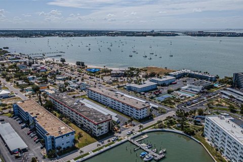 Condominio en venta en Gulfport, Florida, 2 dormitorios, 104.05 m2 № 2116570 - foto 23