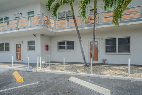 Condominio en Gulfport, Florida, 2 dormitorios № 2116570